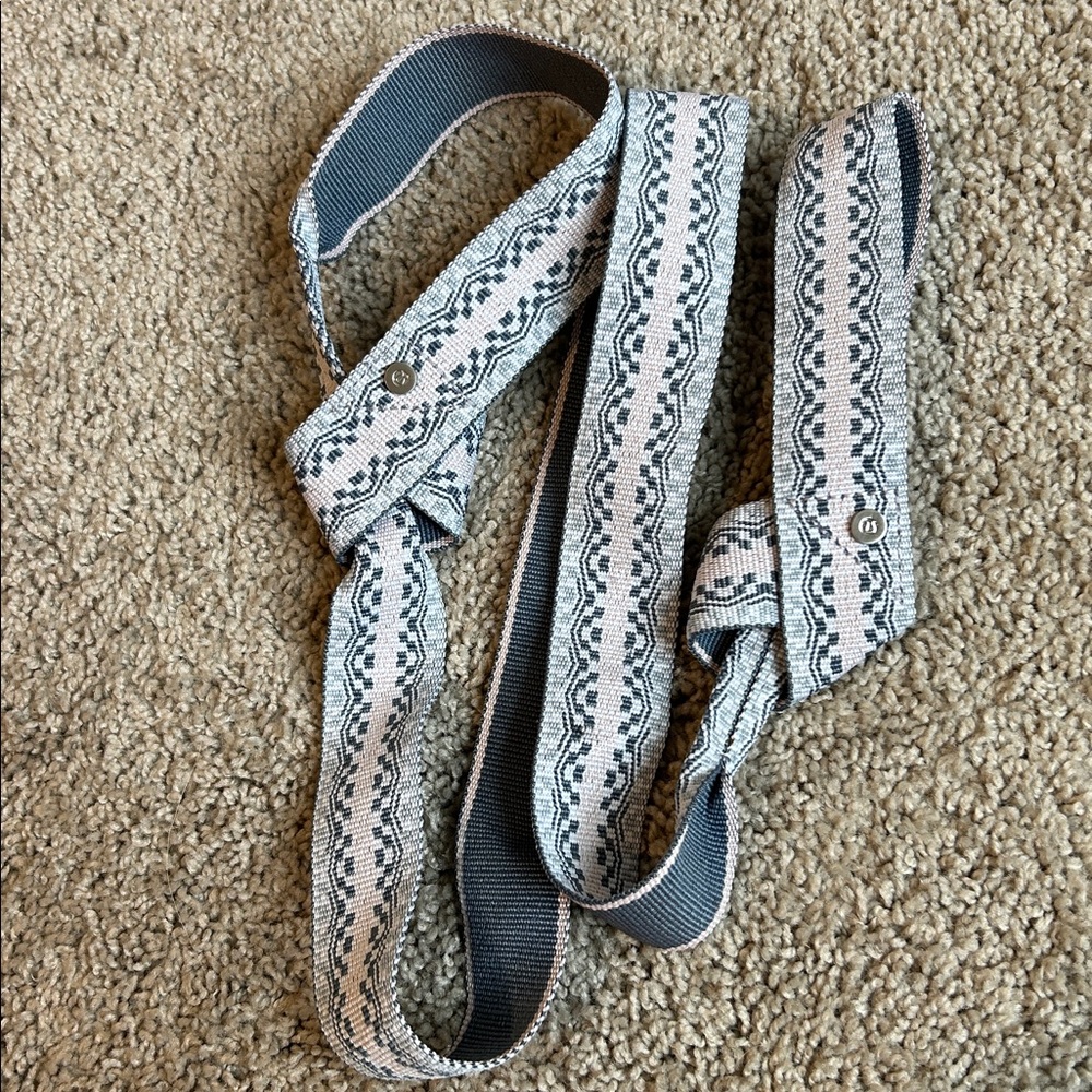 Lululemon yoga mat strap